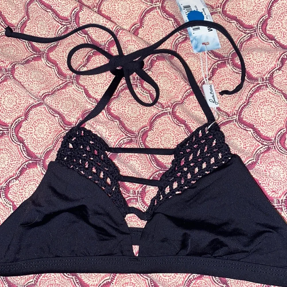 Frankie’s M Medium black bikini top sienna